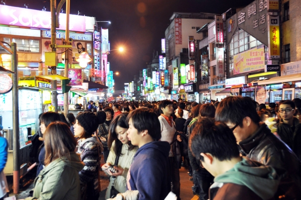 台北夜市（摄影/吕庆龙）