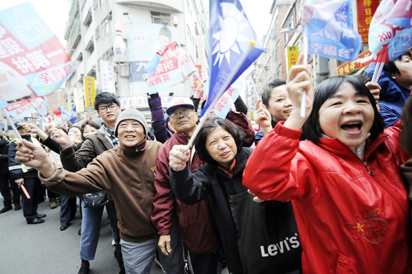 2012年1月台湾街头热情洋溢的选民。 (AFP/Getty Images) 2012年1月台湾街头热情洋溢的选民。 (AFP/Getty Images)