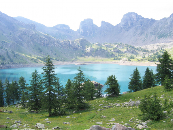 Allos湖（Helac/维基百科）