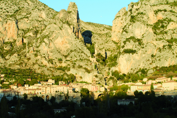 穆斯捷-圣玛丽小镇(OT Moustiers-Sainte-Marie) 穆斯捷-圣玛丽小镇(OT Moustiers-Sainte-Marie)