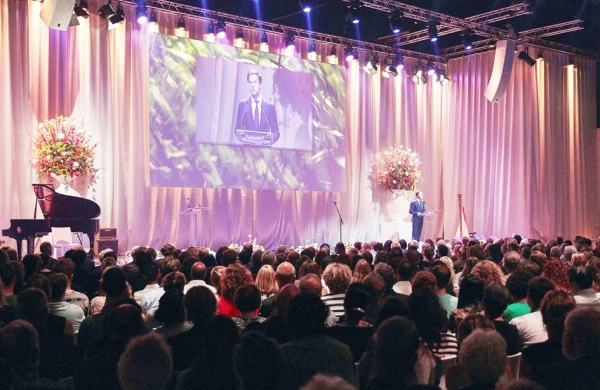 荷兰首相鲁特在马航MH17空难事故纪念活动上讲话。(AFP/Getty Images) 荷兰首相鲁特在马航MH17空难事故纪念活动上讲话。(AFP/Getty Images)