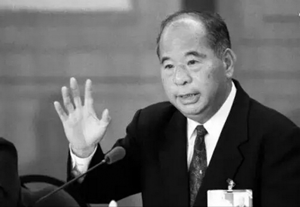 尉健行 (网络图片) 尉健行 (网络图片)