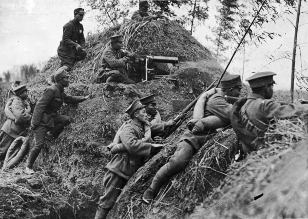 抗日战争中,坚守阵地的国民党军队(Getty Images) 抗日战争中,坚守阵地的国民党军队(Getty Images)