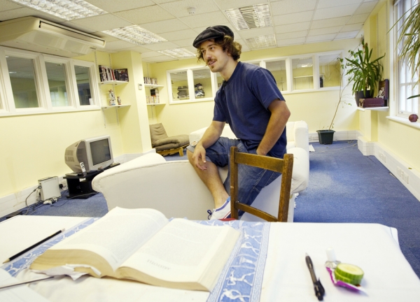 英国政府11月5日宣布,从2016年2月开始,房东必须检查新搬进房屋的房客的身份状况。(AFP/Getty Images) 英国政府11月5日宣布,从2016年2月开始,房东必须检查新搬进房屋的房客的身份状况。(AFP/Getty Images)