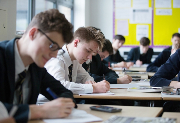 英国数学课上的学生(Getty Images) 英国数学课上的学生(Getty Images)