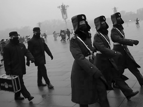 天安门广场上巡逻的武警(网络图片) 天安门广场上巡逻的武警(网络图片)