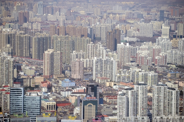 从1999年到2015年的这17年是中国历史上土地资产化最为迅猛的年代,也是大陆房地产业发展最迅猛的时期,房价基本上是扶摇直上。图为上海埔东。(Getty Images) 从1999年到2015年的这17年是中国历史上土地资产化最为迅猛的年代,也是大陆房地产业发展最迅猛的时期,房价基本上是扶摇直上。图为上海埔东。(Getty Im