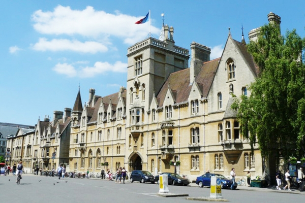 牛津利奥尔书院(维基百科) 牛津利奥尔书院(维基百科)