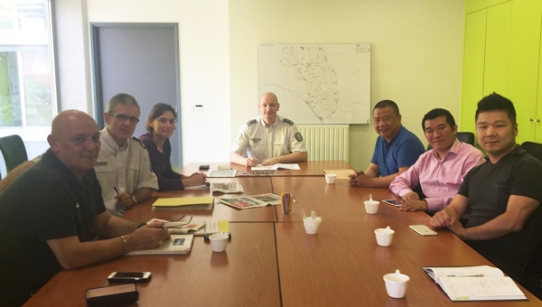 法国美丽城联合商会在20区警察局开例行工作会议。 法国美丽城联合商会在20区警察局开例行工作会议。