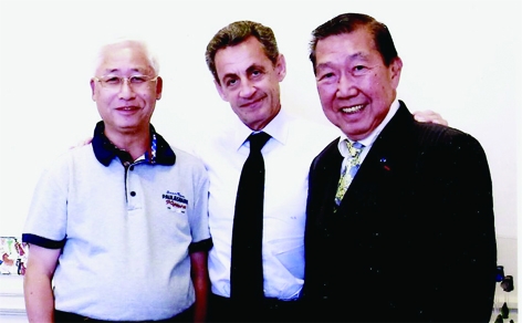 萨科齐(中)、邓予立(左)、何福基(右)(图片由法亚共和联盟提供) 萨科齐(中)、邓予立(左)、何福基(右)(图片由法亚共和联盟提供)