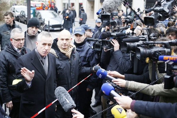 2015年1月7日,莫林斯检察官在法国《查理周刊》遭受恐袭后接受记者采访。 (AFP/Getty Images) 2015年1月7日,莫林斯检察官在法国《查理周刊》遭受恐袭后接受记者采访。 (AFP/Getty Images)