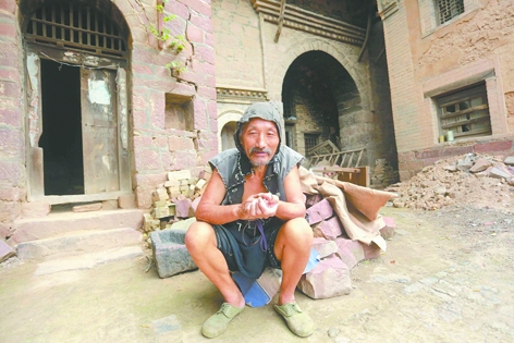 “末代状元”后裔牛师静沦为乞丐。(网络图片) “末代状元”后裔牛师静沦为乞丐。(网络图片)