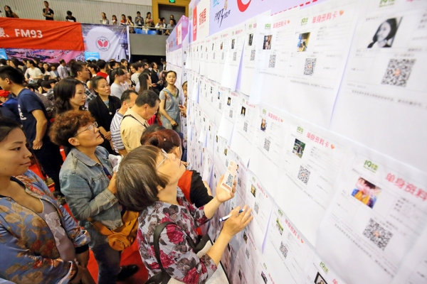 2016年5月在杭州举行的一场相亲会吸引了2万单身男女。（Getty Images）