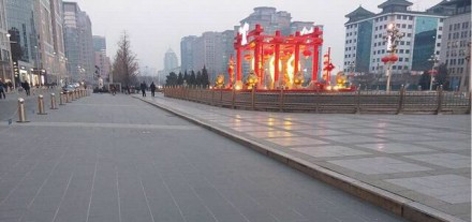 昔日繁华的王府井东方广场,过年期间人烟稀少。(网络图片) 昔日繁华的王府井东方广场,过年期间人烟稀少。(网络图片)