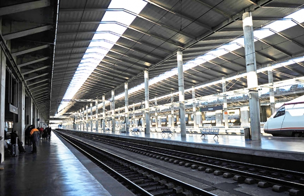 西班牙一处火车站(123RF) 西班牙一处火车站(123RF)