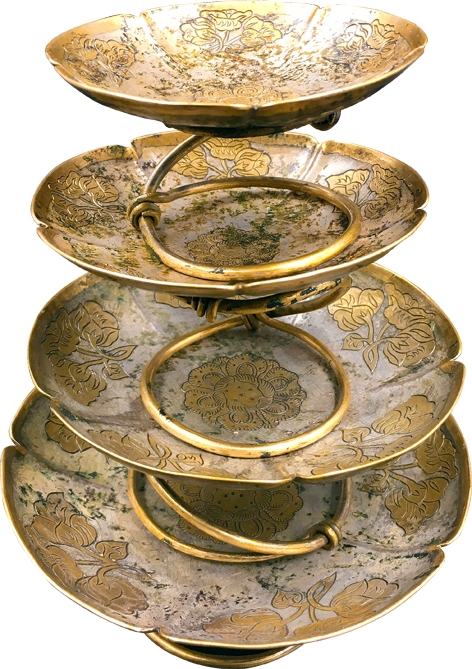 盘丝座葵口团花纹银盐台 盘丝座葵口团花纹银盐台