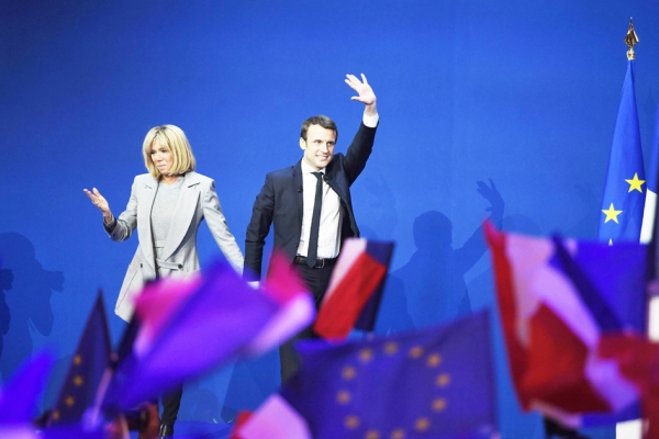 布丽吉特在马克隆第一轮总统大选胜出后亮相。(AFP/Getty Images) 布丽吉特在马克隆第一轮总统大选胜出后亮相。(AFP/Getty Images)