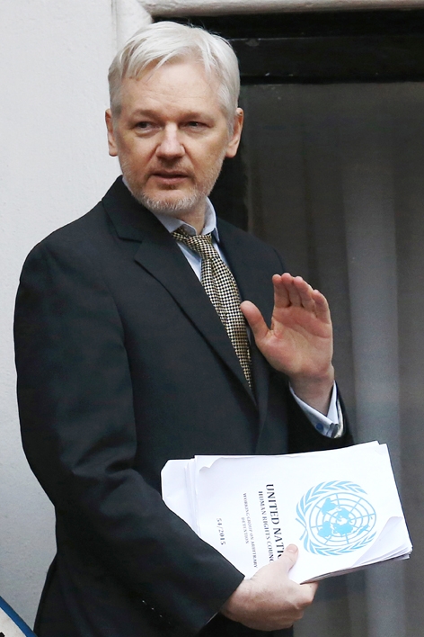 图为在厄瓜多尔大使馆的阿桑奇（Jack Taylor/Getty Images）