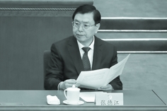 张德江主政广东期间，广东的东莞等地色情业得到大肆发展。