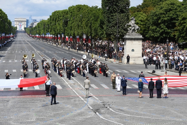 7月14日川普夫妇受邀参加法国阅兵仪式。(AFP/Getty Images) 7月14日川普夫妇受邀参加法国阅兵仪式。(AFP/Getty Images)
