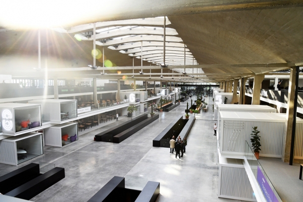 位于巴黎13区的世界最大的初创企业园区——Station F (AFP/Getty Images) 位于巴黎13区的世界最大的初创企业园区——Station F (AFP/Getty Images)