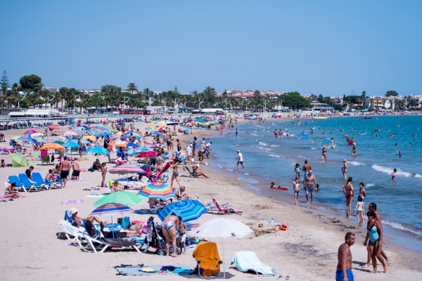 巴塞罗那海滩(AFP/Getty Images) 巴塞罗那海滩(AFP/Getty Images)