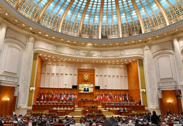 2017年10月9日布加勒斯特，北约秘书长斯托尔滕贝格在罗马尼亚主持的北约议会秋季会议上发表讲话。（AFP/Getty Images）