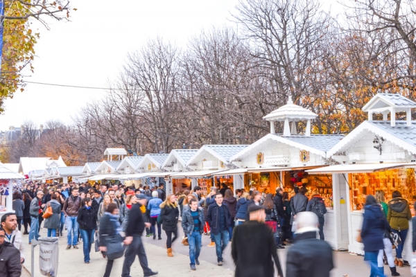 巴黎香街圣诞集市 (123RF) 巴黎香街圣诞集市 (123RF)