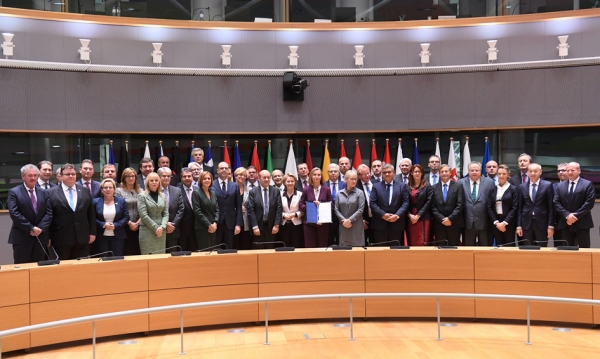 欧盟23个成员国签署了一项具有里程碑式的“永久结构性合作”(PESCO)防务协定。(AFP/Getty Images) 欧盟23个成员国签署了一项具有里程碑式的“永久结构性合作”(PESCO)防务协定。(AFP/Getty Images)