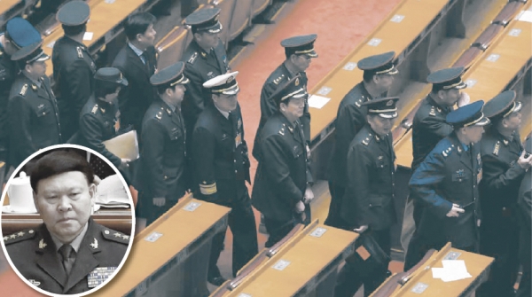 张阳死后,军报发文称,全面彻底肃清郭伯雄、徐才厚流毒“任重道远”。(Getty Images) / 左下图为张阳。 张阳死后,军报发文称,全面彻底肃清郭伯雄、徐才厚流毒“任重道远”。(Getty Images) / 左下图为张阳。