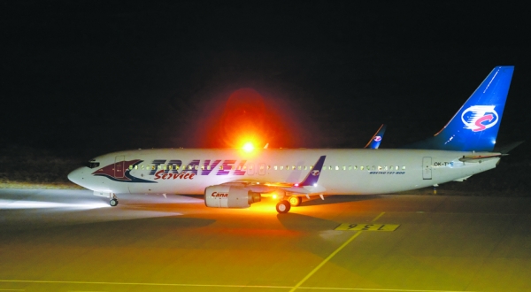 10月24日用于遣返阿富汗难民的波音737(AFP/Getty Images) 10月24日用于遣返阿富汗难民的波音737(AFP/Getty Images)