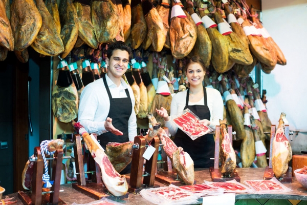 西班牙火腿商店(123RF) 西班牙火腿商店(123RF)