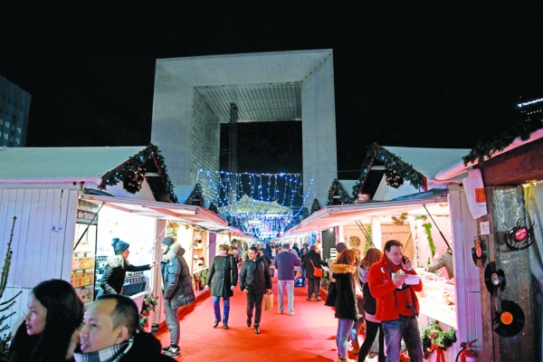 拉德芳斯圣诞市场(AFP/Getty Images) 拉德芳斯圣诞市场(AFP/Getty Images)