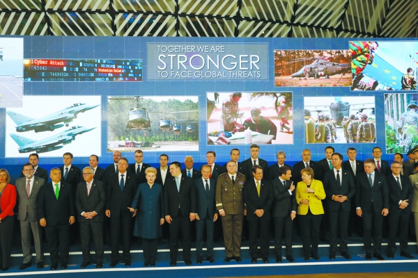 12月14日,在布鲁塞尔举办的“永久结构性合作”(PESCO)启动峰会。(Getty Images) 12月14日,在布鲁塞尔举办的“永久结构性合作”(PESCO)启动峰会。(Getty Images)