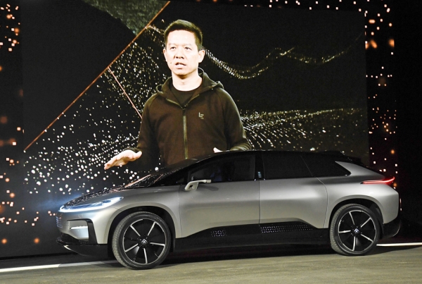 2017年1月份贾跃亭在美国展示乐视汽车。(Getty Images) 2017年1月份贾跃亭在美国展示乐视汽车。(Getty Images)