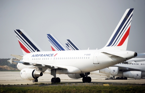 法航停在戴高乐机场的飞机(AFP/Getty Images) 法航停在戴高乐机场的飞机(AFP/Getty Images)