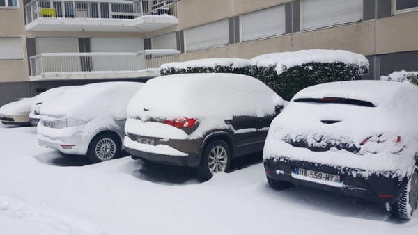 巴黎郊区的积雪 (看中国) 巴黎郊区的积雪 (看中国)
