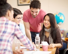 国际学生(123RF) 国际学生(123RF)