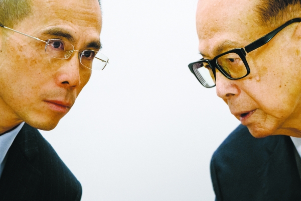 3月16日,将满90岁高龄的长和集团主席李嘉诚在2017年业绩会上正式宣布退休,由长子李泽钜接棒。(Getty Images) 3月16日,将满90岁高龄的长和集团主席李嘉诚在2017年业绩会上正式宣布退休,由长子李泽钜接棒。(Getty Images)