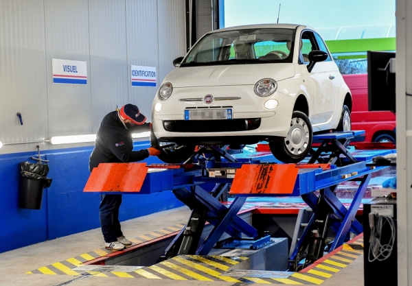 车检(AFP/Getty Images) 车检(AFP/Getty Images)