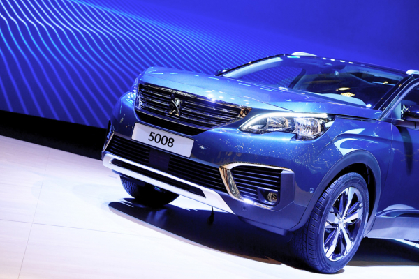 在2017年瑞士日内瓦车展上的标志汽车5008车型 (Getty Images) 在2017年瑞士日内瓦车展上的标志汽车5008车型 (Getty Images)