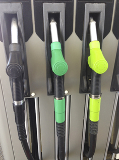 加油站(123RF) 加油站(123RF)