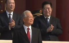 2025年9月3日，在中共阅兵式上，中共大佬温家宝被传疑似痛哭。（图片来源：视频截图）