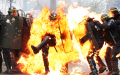 法国“游行维持治安警察被烧”照片背后的故事