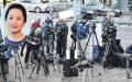 上图：12月7日，在加拿大法院外等候的记者 (AFP/Getty Images)  / 左上图：孟晚舟