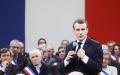 1月18日法国总统马克龙在苏亚克（Souillac）与600名市长见面。（AFP/Getty Images）