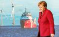 默克尔主持海上风力发电场落成典礼后，离开讲台。（Getty Images）