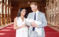 英国哈里王子和妻子梅根首度抱着儿子与公众见面。（Getty Images）