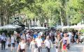 游人如织的巴塞罗那兰布拉大街（Las Ramblas）（李明/看中国）
