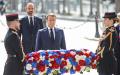 马克龙于5月8日在凯旋门向无名烈士墓献花。（AFP/Getty Images）